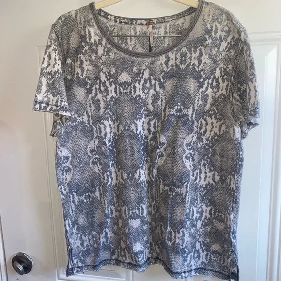 Free People Gray Boxy Short Sleeve T-Shirt - Picture 3 of 8